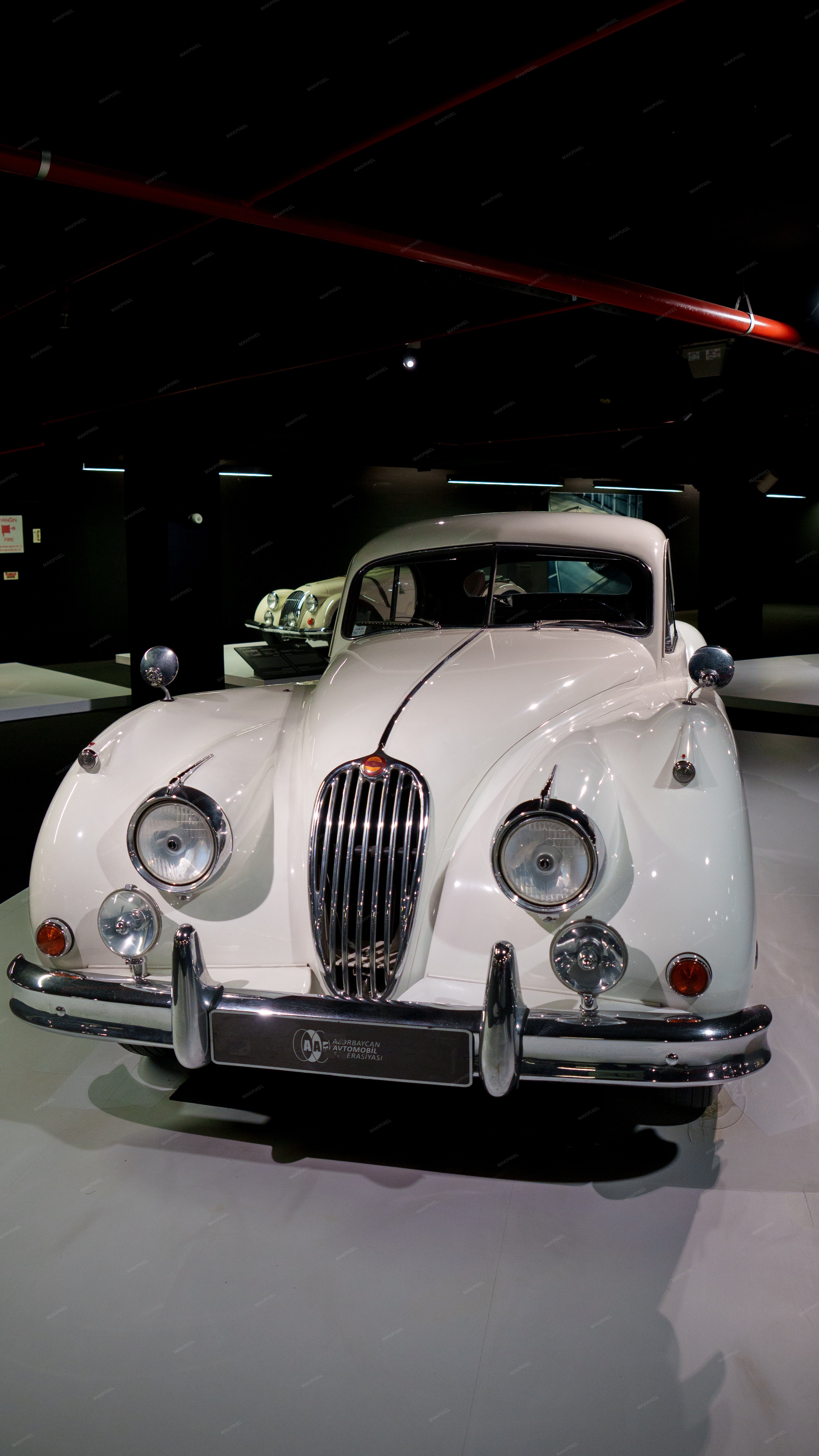 The image shows a classic car on display in an indoor set... - Full size view