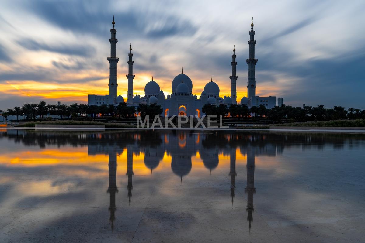Sheikh Zayed Mosque in Abu Dhabi, United Arab Emirates - 2048×1365 stock photo