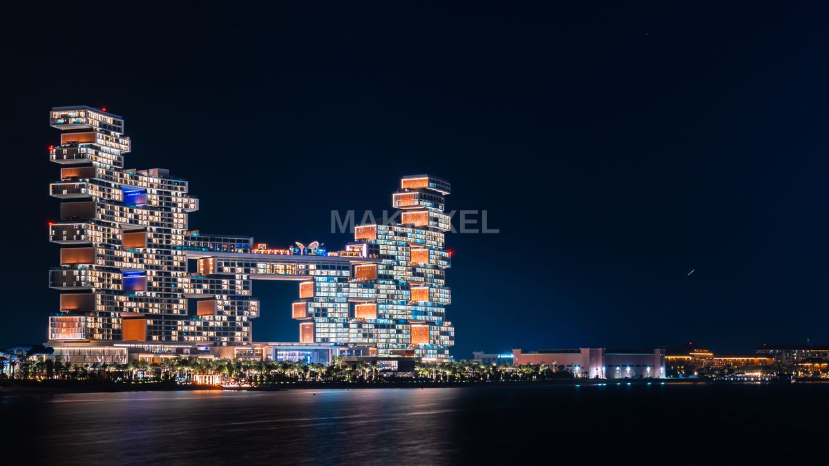 Atlantis Royal Hotel Dubai Futuristic Skyscraper Resort - 3732×2099 stock photo
