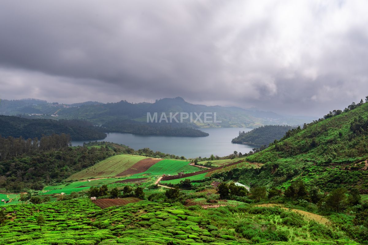 Emerald Lake View, Ooty – Dramatic Monsoon Clouds, Scenic Green Hills - 6475×4317 stock photo