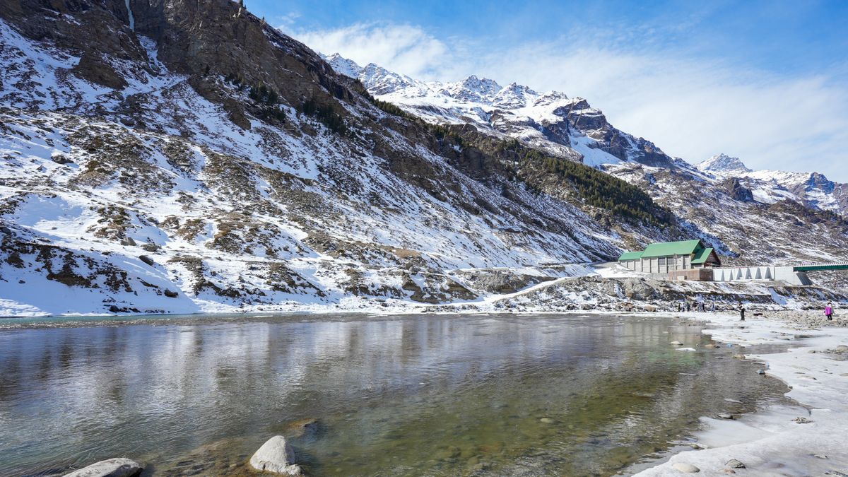 Solang Valley Atal Tunnel Snow Mountains River Winter - 7008×3942 stock photo