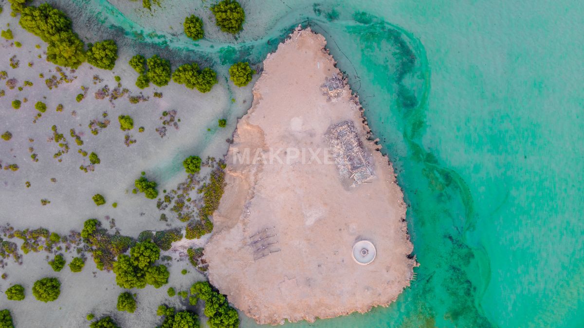 Photograph Showcasing Island Clear Blue Lagoon Surrounding - 7854×4418 stock photo